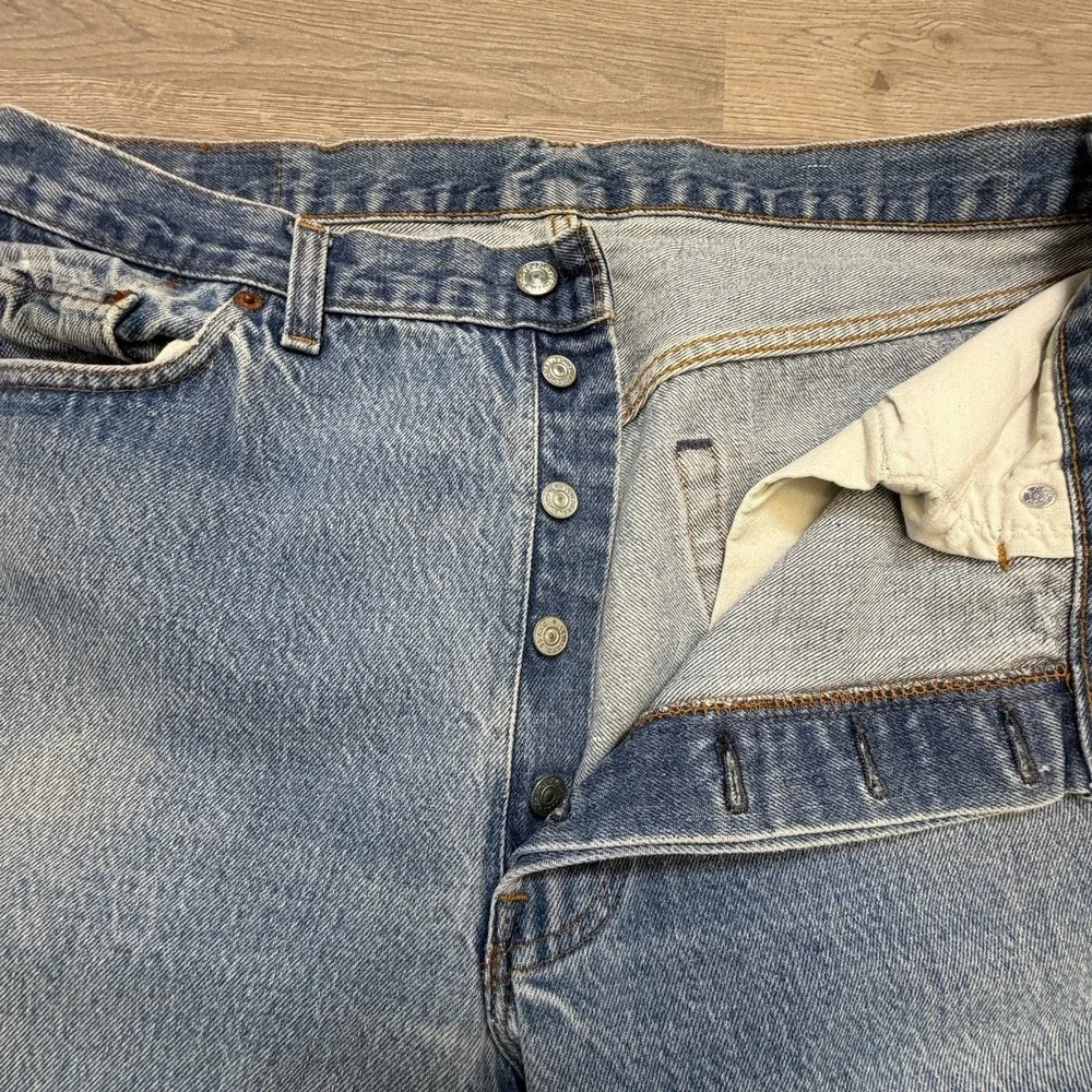 Vintage 1983 Levi's 501 Jeans Mens 35x32 Faded Blue USA Button Fly Denim